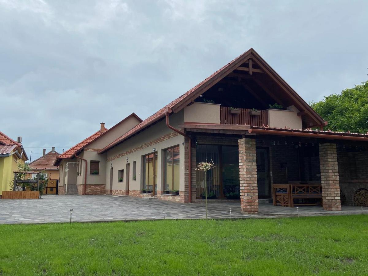 Benige Vendeghaz Hotell Demjén Exteriör bild